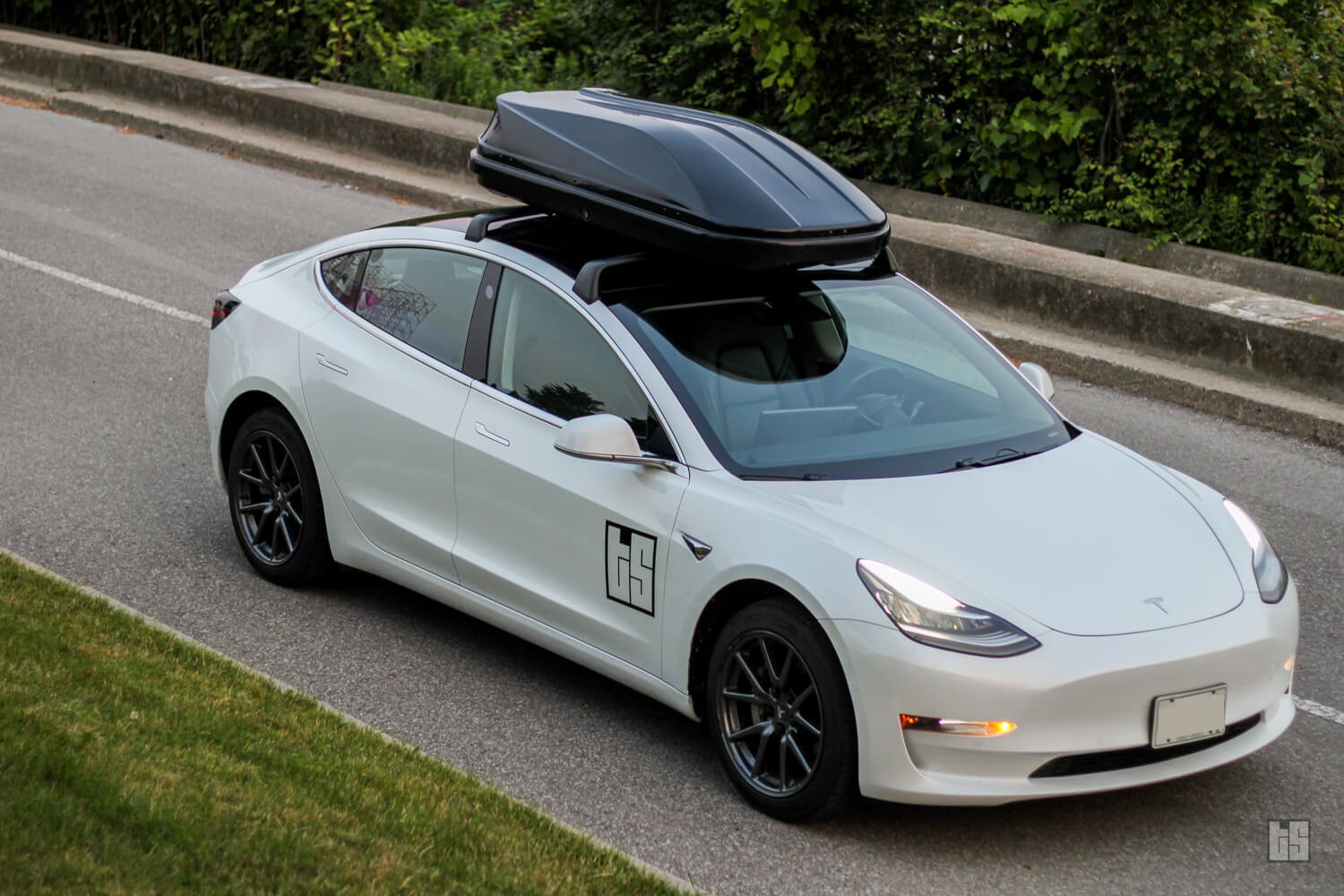 Tesloid Tesla Model 3 / Model Y Rooftop Cargo Box | Strictly Auto Parts