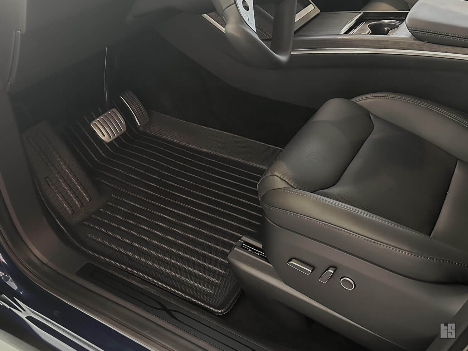 New Tesla Model Y Floor Mats by Tesloid provide the best 3D